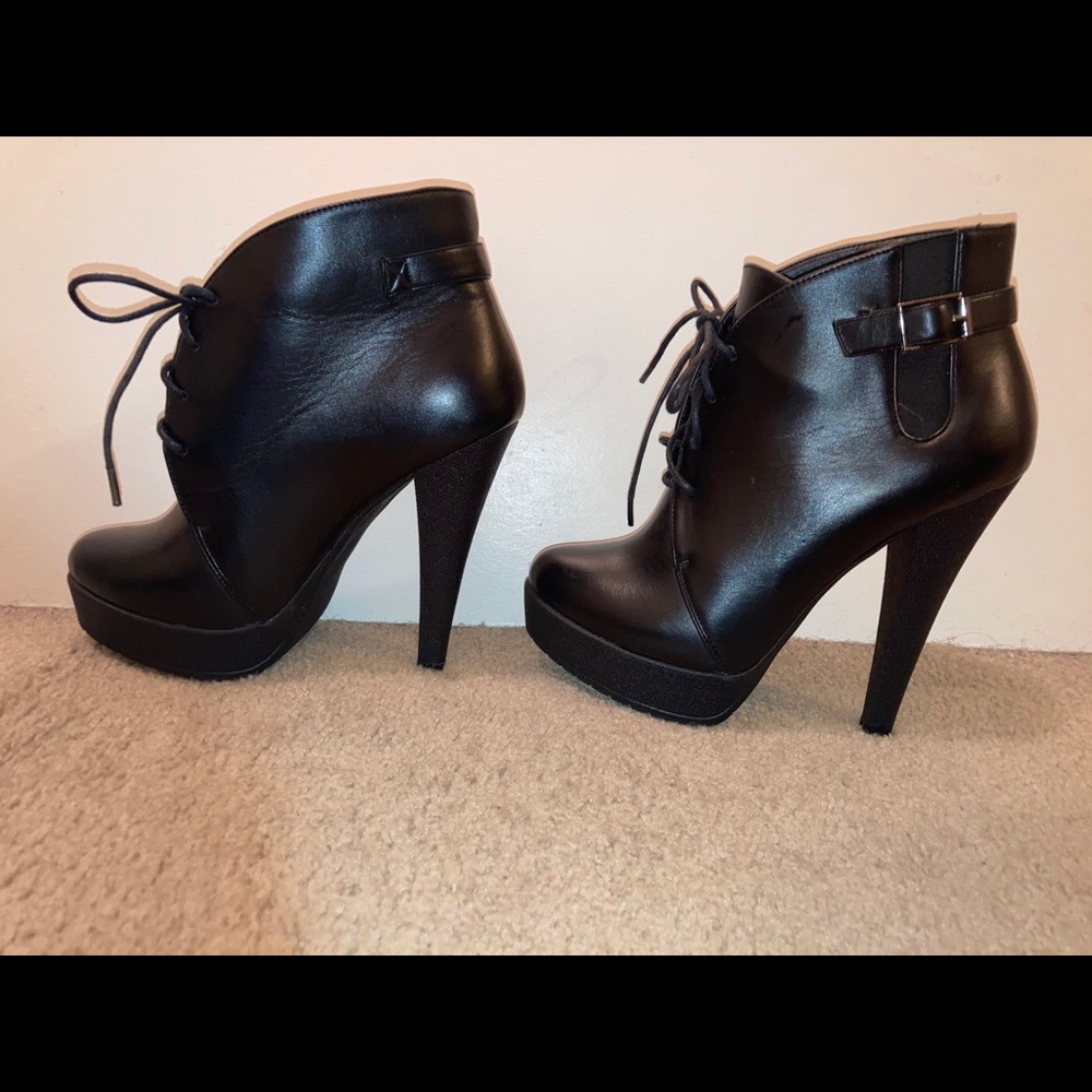 Charles By Charles David Womens Lace-up Booties